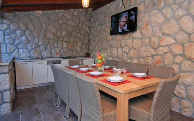 Holiday Home with Private heated Pool, Sea view & Basketball Court