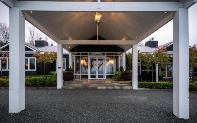 Woodhouse Mountain Lodge