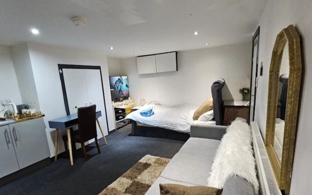 Beautiful En-suite Studio in Leeds -lower Floor