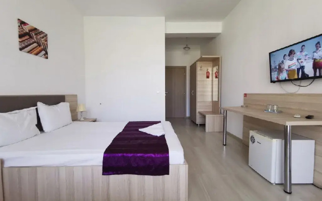 Q HOTEL cm