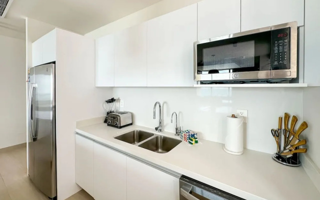 Paradise Found Luxe 2BR Condo in Iconic Location