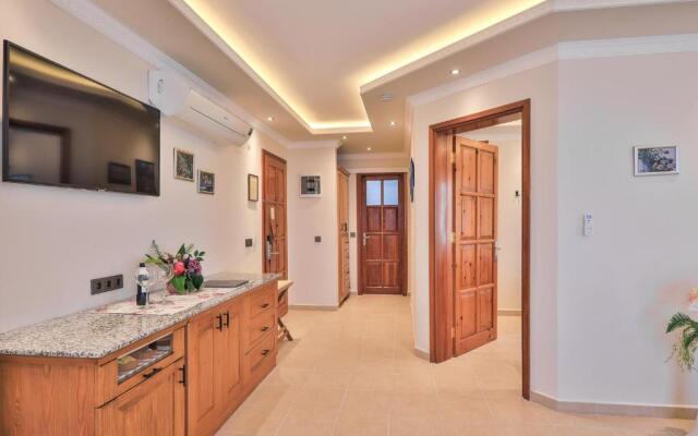 Hadrian Hotel