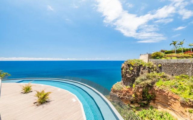 Atlantic Gem by Madeira Sun Travel