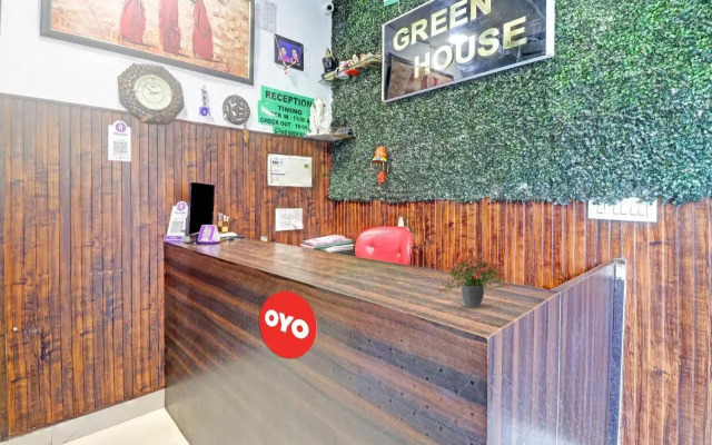 Oyo Flagship 80729 Green House