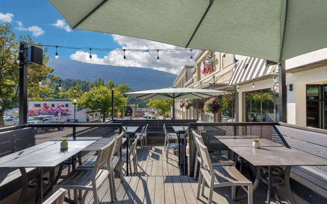 Best Western Plus Baker Street Inn