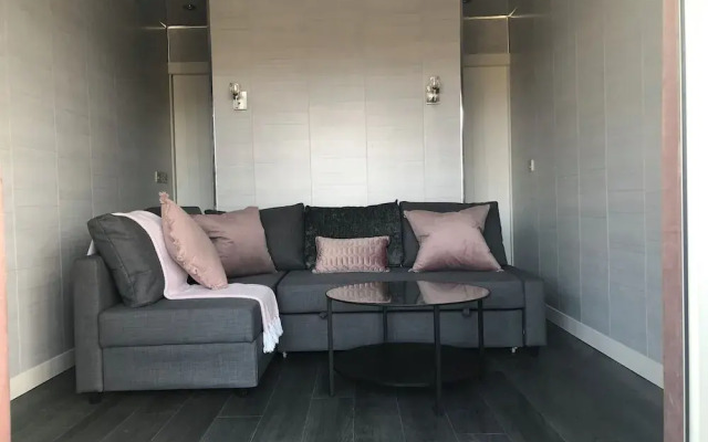 The Boatyard Glamping Lodges-fairline Lodge