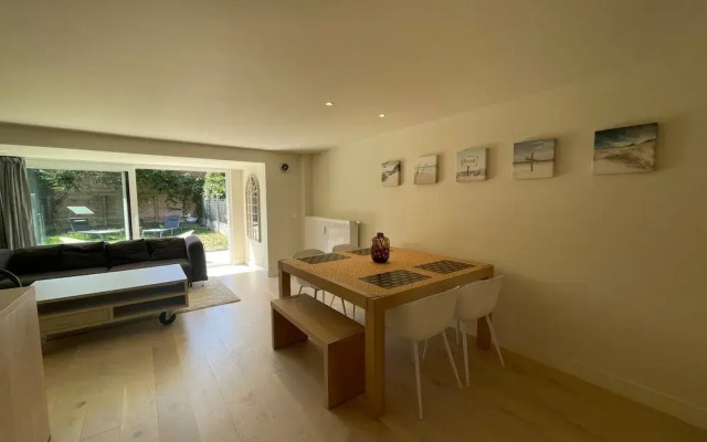 Modern Flat With Garden