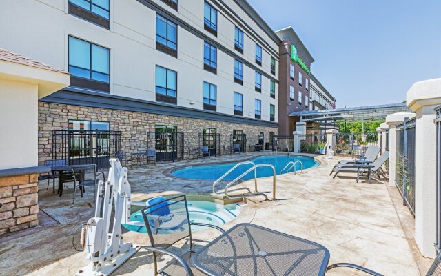 Holiday Inn & Suites Stillwater - University West