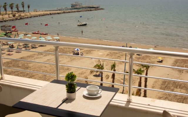 Wave Beachfront Apartments