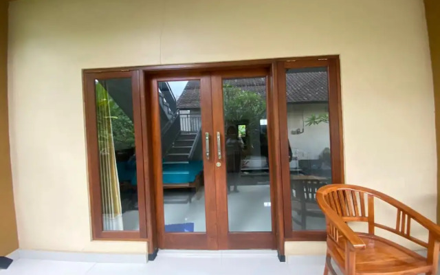 Capital O 93881 Jero House