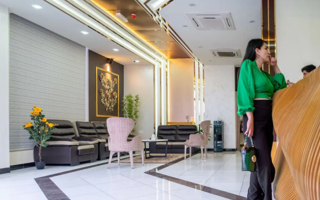 OYO Townhouse 156 Rose Hotel Apartments.