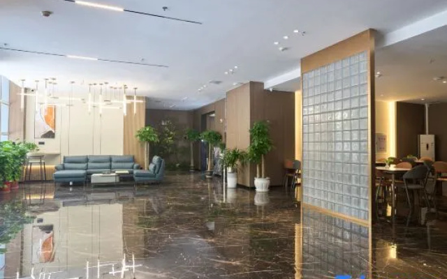 Middle Holiday Hotel