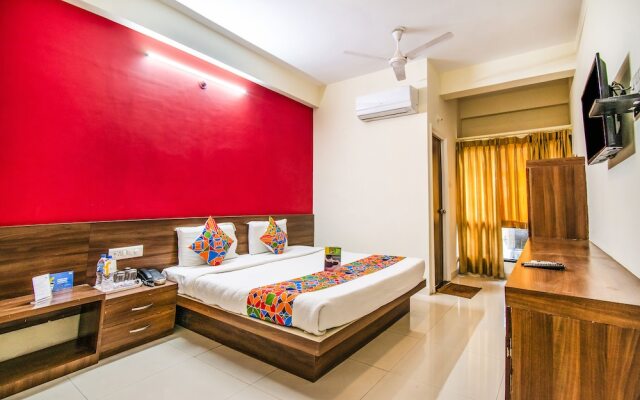 Kumars Hotel by OYO Rooms