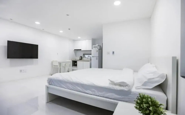 Geojedo N White Pension