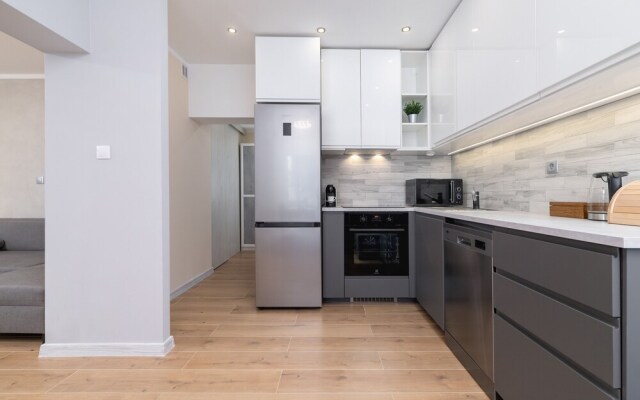 Apartment Gromadzka With A/C by Renters