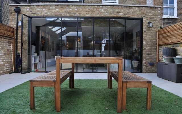 3 Bedroom Family Home In Shepherds Bush