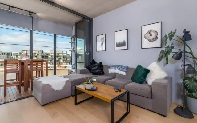 Stunning 1BR Apartment With Water Views