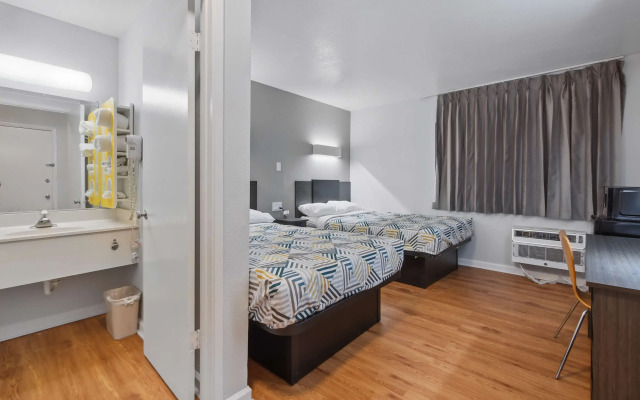 Motel 6 Normal, IL - Bloomington Area