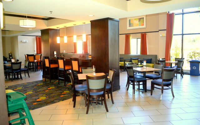 Holiday Inn Express & Suites Raleigh North - Wake Forest, an IHG Hotel