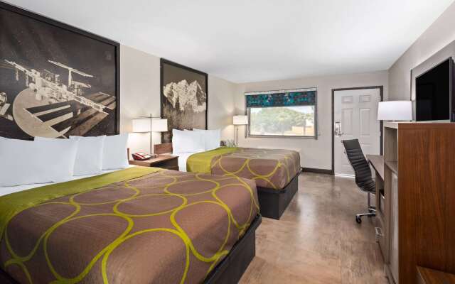 Super 8 by Wyndham Prattville Montgomery