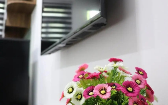 VINHOMES CENTRAL PARK, Luxury design and gold view ! – Hotel Rooms – Ho Chi Minh City