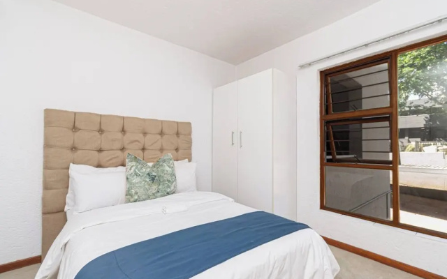 Sandton City 3 Bedroom Apartment With Balcony