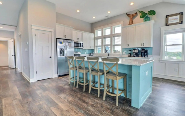 4059 - Bikinis & Martinis