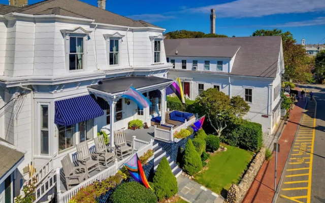 Brasswood Inn