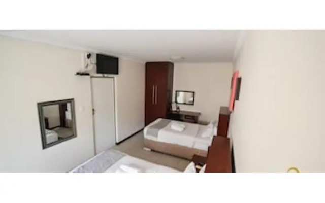 Lekoa Bed and Breakfast and Trading