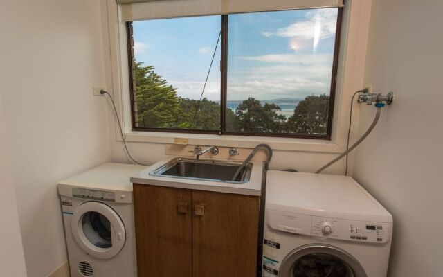 'Cliff 64' Cliff Top Home