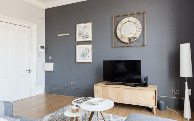 The Riverside Escape - 3bdr in 3 Central Apartments
