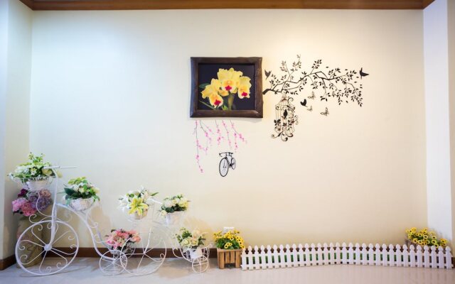 Pranang Flora House