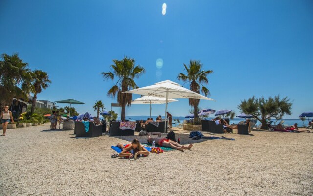 Inviting 2-bed Apartment in Podstrana