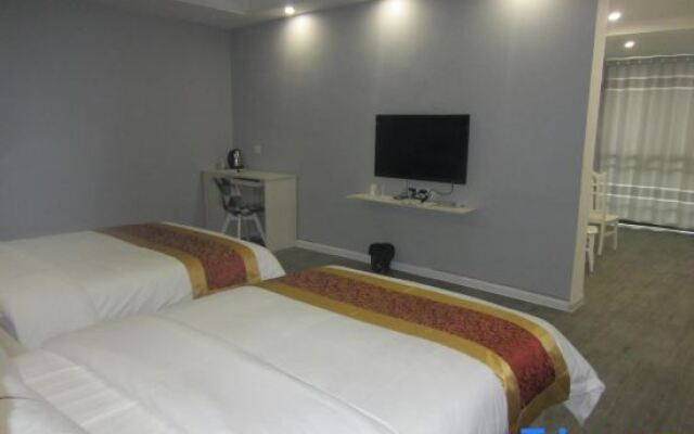 Qidong Baolian Fashion Inn