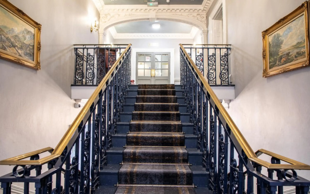 Arnos Manor Hotel