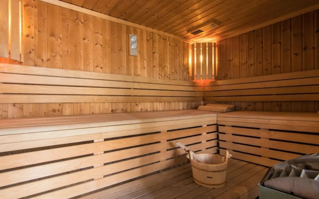 Hilltop Apartment With Valley Views