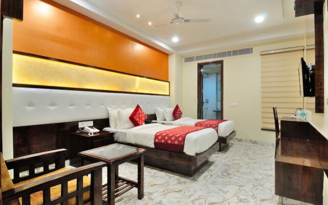 Vaccinated Staff- Capital O 43116 Hotel Grand