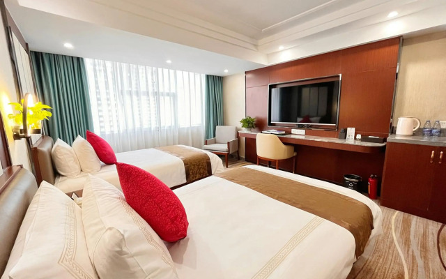 Skyline Plaza Hotel