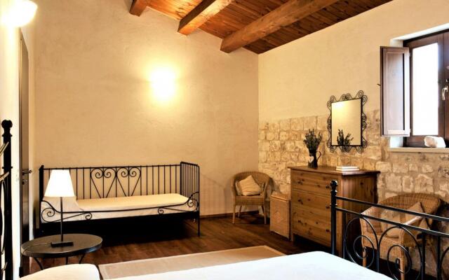 Spacious apartment in Modica with shared pool