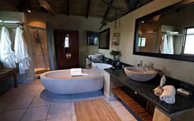 Zenzele River Lodge