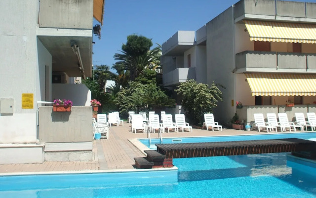 Alba Holiday Hotel & Residence