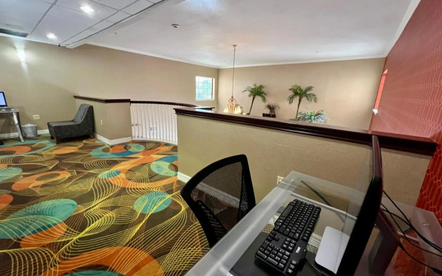 Quality Inn & Suites, Near University