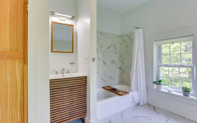 Quaint Goshen Apartment w/ Patio!