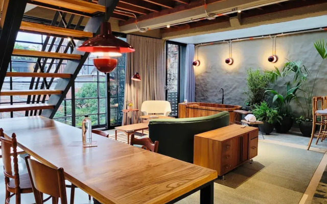 6BR Designer Retreat With Jacuzzi Near Provenza