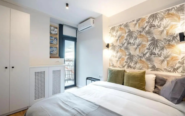 Sunny 3BR Midtown Flat - Amazing View Balcony