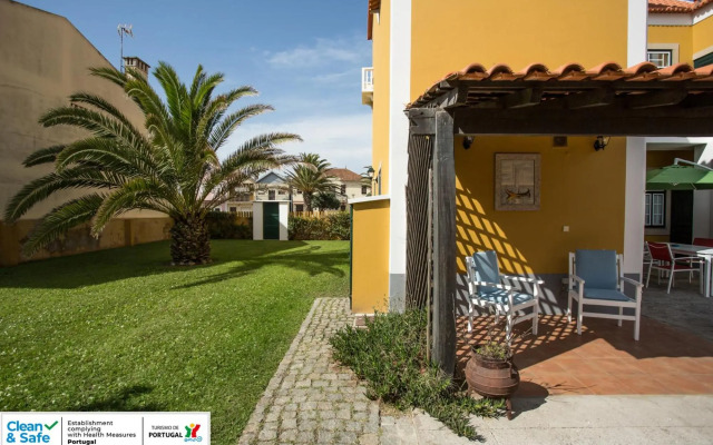 Torreira . Yellow Beach Pavilion