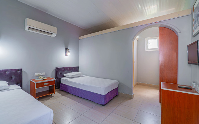 Sayanora Hotel & Park