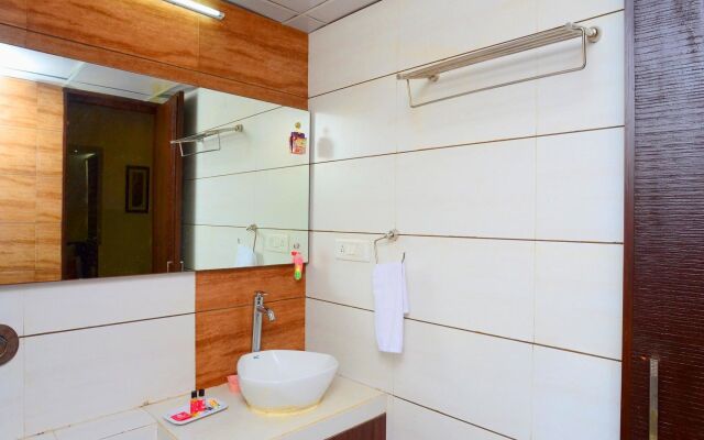 OYO 1030 Hotel Palm View Residency