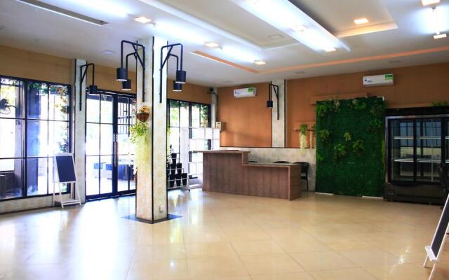 AVAVA EXPRESS managed by AHM