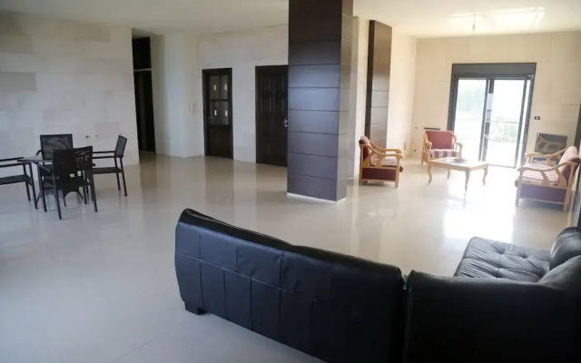 Quiet Comfy and Epic Seaview